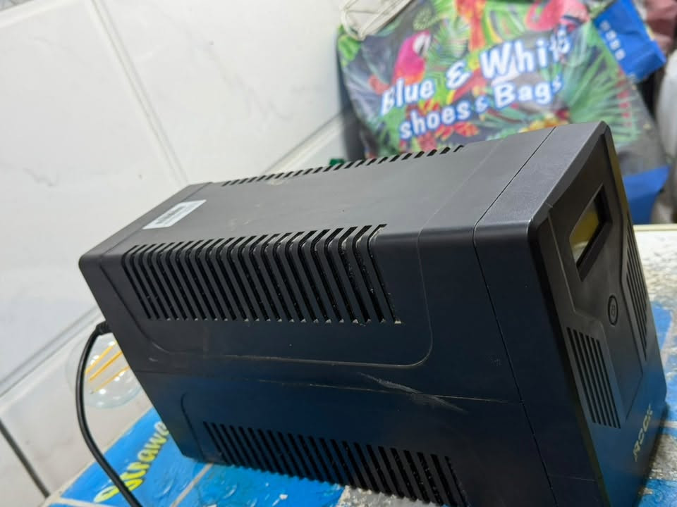 يو بي إس للبيع سعره ٢٥ عوزه بطاريه بس بكاني بغداد البلديات رقمي ***********

نص مكتوب في الصور:
- عدسة Google
- اشكد سعرا وشنو نوعه
- عرض النتائج عن شكد سعره وشنو نوعه
- البحث بدلاً من ذلك عن اشكد سعرا وشنو نوعه
- نبذة باستخدام الذكاء الاصطناعي
- هذا الجهاز هو مجهز قدرة احتياطي (UPS) من ماركة THE ROCK الشهيرة في السوق العراقي، وهو من نوع Offline (أوفلاين) ويأتي مزوداً بشاشة LCD أمامية لمعرفة مستوى الشحن والحمل. Miswag
- أما بخصوص السعر والدقة في المواصفات، فيعتمد ذلك على حجم وقدرة الجهاز (الـ VA) كالتالي:
- • حجم 850VA: يتراوح سعره بين 50,000 إلى 60,000 دينار عراقي.
- • حجم 1500VA: (يحتوي على بطاريتين داخليتين) يتراوح سعره بين 80,000 إلى 100,000 دينار عراقي.
- • حجم 3000VA: يتراوح سعره في حدود 125,000 إلى 210,000 دينار عراقي. 4+ Miswag
- ملاحظة: يمكنك التأكد من الحجم الدقيق لجهازك والقدرة عبر قراءة الملصق الأبيض (الليبل) الموجود في ظهر الجهاز أو على الجانب.
- facebook.com
- miswag.com
- يو بي اس 1500VA THE ROCK 1500VA السلام عليكم شباب Ups 1500 rock offline