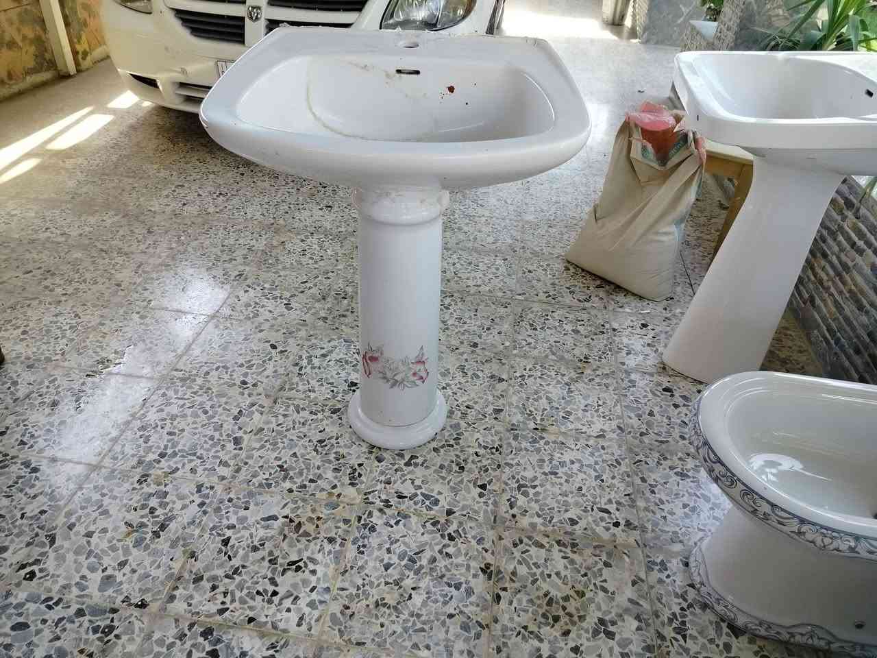 مغاسل عدد اثنين سعر الواحد ٢٥ الف للاستفسار على ***********
