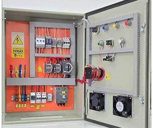 ⚡ أمان بيتك، مزرعتك، وسيارتك يبدأ من هنا! ⚡
البوردات الكهربائية الذكية بأعلى المواصفات 
🏠 1. بوردات المنازل الذكية (خطين وثلاثة خطوط):
 نظام تحويل ذاتي (ATS): سريع وآمن بدون أي انقطاع مزعج.
 حماية شاملة 100%: أمان تام لكافة أجهزتك المنزلية من الترددات العالية والهبوط المفاجئ للتيار.
 إدارة ذكية للطاقة: تحويل سلس بين (الكهرباء الوطنية، مولدة الشارع، ومولدة المنزل).
 ميزة الإطفاء الذاتي: إطفاء أوتوماتيكي لمولدة المنزل بمجرد توفر الكهرباء الوطنية أو مولدة الشارع (وفر وقودك وجهدك!).
🌾 2. بوردات المزارع وأنظمة الري:
 مزودة بحساسات لمنع تسريب المياه الزائد 
 نظام تشغيل وإطفاء أوتوماتيكي لغطاسات ومضخات الآبار.
 تصميم مرن: يتم برمجة وتفصيل البورد بالكامل حسب رغبة ومتطلبات العميل لضمان أفضل أداء للمزرعة.
🚗 3. بوردات شحن السيارات الكهربائية (EV):
 بوردات مخصصة لسيارات الجيل الجديد مثل (تيسلا Tesla، وبي واي دي BYD) وغيرها.
 حماية مطلقة: تمنع أي ضرر قد يلحق ببطارية السيارة نتيجة الكهرباء غير المستقرة.
 تأريض احترافي (Earthing): يتم عمل نظام أرضي متكامل لضمان أعلى درجات الأمان وتفريغ الشحنات الزائدة أثناء عملية الشحن.

📞 للحجز والاستفسار وتفصيل البورد الذي يناسبك:
تواصل معنا عبر رسائل الصفحة السليمانية, العراق

نص مكتوب في الصور:
- حلول الحماية الكهربائية المتكاملة لمنزلك
- بورد منزلي ATS حماية متكامله
- للمنزل بدون الحاجة لربط اي جهاز
- حماية داخل المنزل
- تجميع لوحات ATS أوتوماتيكية
- حماية شاملة ضد تذبذب الجهد
- استخدام مكونات عالية الجودة
- تصميم منظم وجمالی
- اسخية منثئيك
- بوردات منزل
- للحجز والاستفسار، اتصل بنا: ***********, ***********