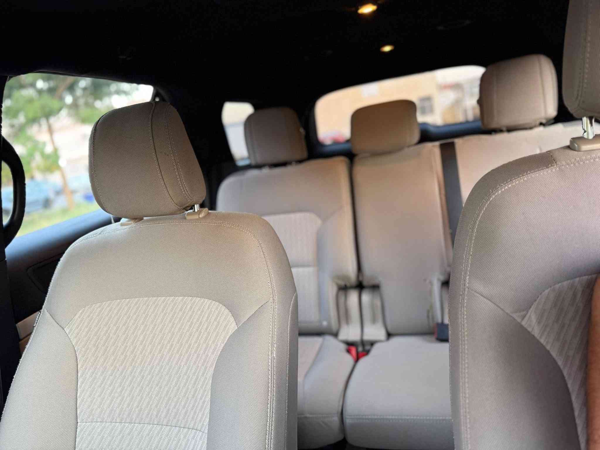 � للبيع | فورد إكسبلورر XLT 2018
* الموديل: Ford Explorer XLT
* السنة: 2018
* الدفع: 4×4 دفع رباعي
* المحرك: 3.5 لتر V6 تنفس طبيعي، بدون تيربو
* الممشى: 106 ألف ميل فقط
* الحالة: Clean Title — كلين تايتل
* رقم جديد
* السنوية جديدة لغاية 2031
* كوبون بنزين
* عدد المقاعد: 7 مقاعد
* تبريد مركزي
* كاميرات
* شاشة كبيرة
* تحكمات ستيرن (مقود
السعر ١٩٠ مجال
مكان كركوك 
***********
