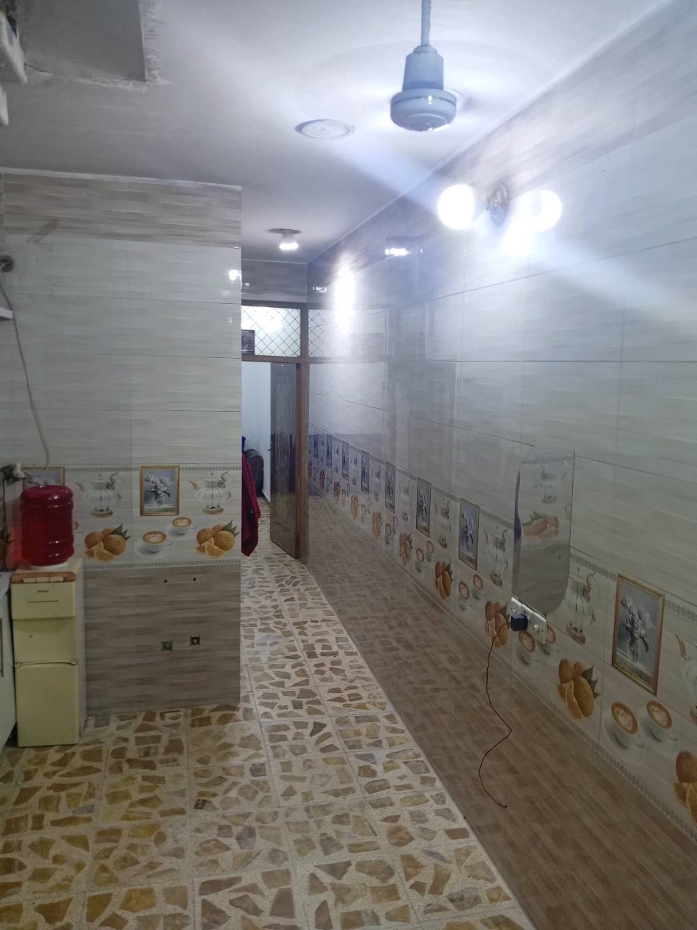مشتمل طابقين طابو للبيع 60 متر يحتوي على ثلاث غرف وحمامات اثنين فوك وجوة وغرفة جوة وغرفتين فوك يحتوي جميع الخدمات موقعة جيد على شارع سوك 2 وسواق مقابيله وراس الفرع ومولدات اثنين ومتنزهات 2 مدارس 3 متوسطة وابتدائية وراس الفرع صيدليه واسواق وعيادة بيطرية الموقع الشعب سوك اربع الاف قرب عيادة البيطرية السعر  حته لر مراوس راس براس بثعالبة كون طابو 170 للستفسار ***********