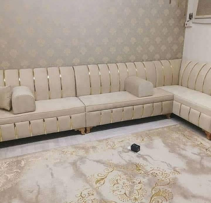 🛋️✨ ارتقِ بأناقة بيتك مع بابلون للتخم والديوان! ✨
📍 حلة – الوردية داخل مجاور السيد موسى 
ملاحظة : يوجد لدينا ديوان حرف L  يكون 10 مقاعد بسعر 375 الف دينار
￼⁨***********
هل تبحث عن الفخامة والجودة في أثاثك؟ 🎯
⬅️ عندنا تلقى كل شي على ذوقك... وبأسعار تنافس كل الأسواق! 💸

🔥 عروض حصرية لفترة محدودة:
▪️ سعر المتر الواحد يبدأ من 95,000 دينار فقط! 🏷️

🪑 تصاميم مميزة حسب الطلب:
✔️ اختَر اللون والموديل اللي تحبه 🎨
✔️ تفصيل وتنجيد درجة أولى 🧵
✔️ جودة مضمونة حتى 10 سنوات 🛡️

🔹 المواد المستخدمة:
• خشب بلوك أسورد 18 ملم 🪵
• لوح روسي درجة أولى 🌲
• اسفنج نوع ممتاز 🧽
• قماش تركي فاخر تختاره بنفسك 🇹🇷

🚛 توصيل مجاني داخل الحلة
🗺️ توصيل لجميع المحافظات بأسعار رمزية
📏 فريق خاص للقياسات والتفصيل بكل دقة واحترافية

⏳ سارع قبل نهاية الأسبوع واغتنم الفرصة!

📞 للحجز أو الاستفسار، تواصل معنا الآن 
واتساب/***********

💬 أهلاً وسهلاً بيك للتخم والديوان
✨ جودة تبهرك... وخدمة تسعدك! ✨
👇 تواصل ويانا الآن عبر الزر أدناه أو اتصل مباشرة!
