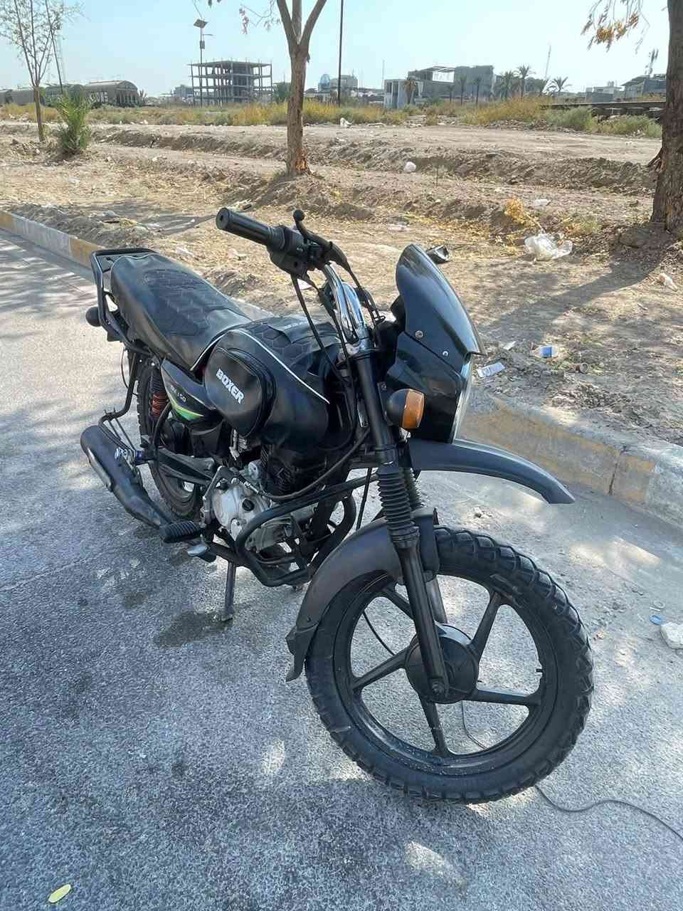 السلام عليكم بوكسر موديل 21 اوراق كامله 
مكينه ناعمه تجفيت جديد ب650 بيها مجال 
دراجه عوزها ترتيب بسيط مكاني بغداد المنصور 
***********
