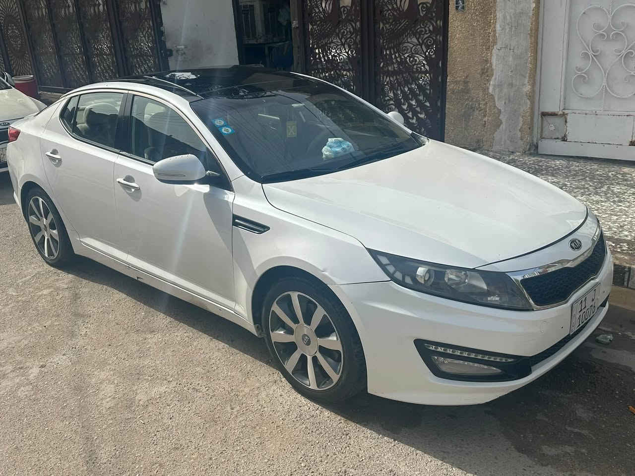 تحية طيبة
اوبتما 2013 خليجي محرك 2000 دوش 
موصفاتها فول بصمة بانوراما وباقي موصفات الفول معروفة 
رقمها بغداد وبسمي 
محرك كير ع فحص 
بيها بس بنيد صبغ بدون دواخل مكفولة 
مكانها بغداد الدورة 
سعر 127 
للاستفسار ***********
