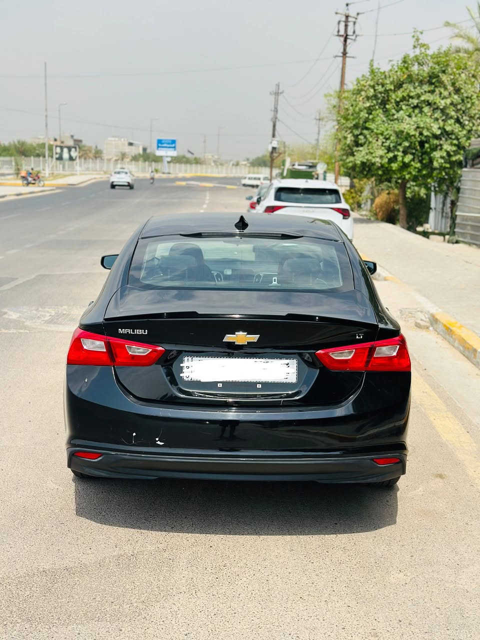 السلام عليكم..
_ شوفرليت " ماليبو "
_ موديل {2023 }
_لون اسود
_ عداد المسافات75km
_رقم بغداد  تحويل مباشر 
_فئة..LT
_محرك حجم/1.5/تيربو
_كامره خلفيه
_هاند بريك بصمه
_مقعد السائق كهرباء
_بصمه تشغيل وابواب وصندوك
_كشاف نهاري
_شاشة كبيرة تدعم نضام ابل كاربلاي + اندرويد اوتو(واير ليس) + جميع اعدادات السيارة
_حادث السيارة خفيف جداً جاملغ خلفي
وباب الخلفي مبدل والجنطه مالتها مفتوحه مصلحين الجاملغ ومرجعيها نفسها  
_السيارة بحالة الوكاله وبكتلوكات الشركة
_محرك وكير وحدايده كله بلاد جديد
_ السياره دخول جديد 2025 
_مكان السيارة// بغداد _الغزالية
رقم الهاتف/***********
السعر /128وبيها مجال بسيط
