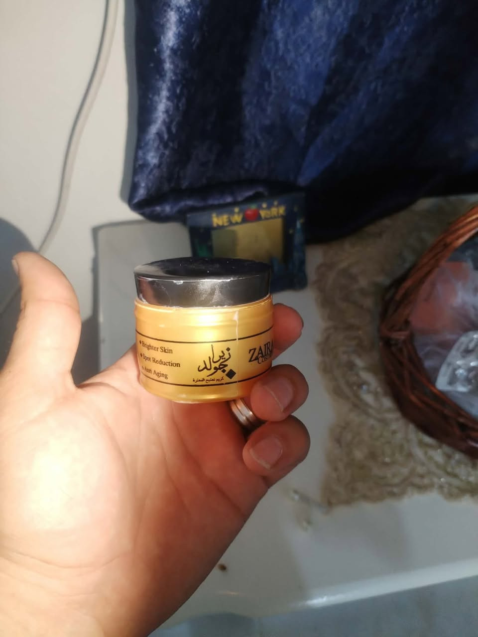 السلام عليكم مشتمل للبيع مساحه 125 متر حي فهمي كاف الخدمات متوفره تبليط ماء كهرباء بنات حديث سعر مناسب للاستفسار ***********
