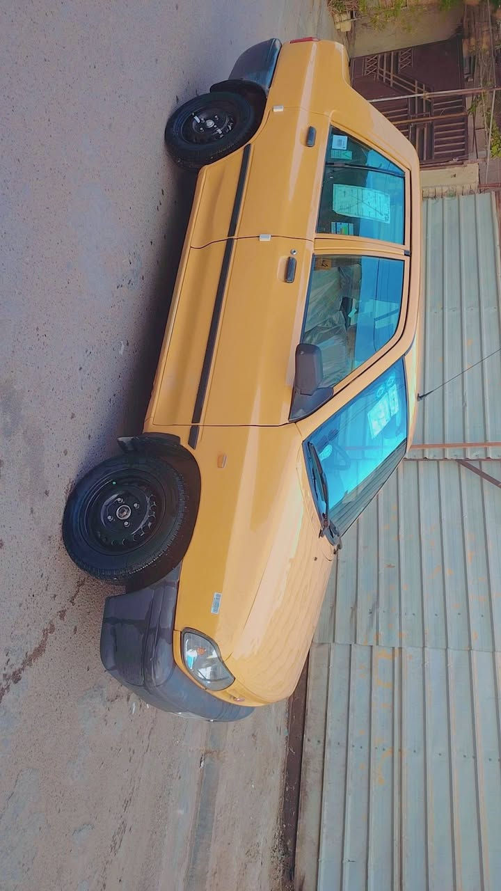 شديتلها صدر جديد ب ٣٥٠
تخم تاير جديد ب ١٨٠
كهربائيات وتبريد كلها شغاله نظيفه نصبتها كلش حلوة
سعرها ٣٥ ورقة  وبيها مجال مكانها بغداد  تقاطع درويش حي التراث ***********
السيارة بأسمي .. وشرط البيع تحويل ثاني يوم
مصفرة هيئة وغرامات
