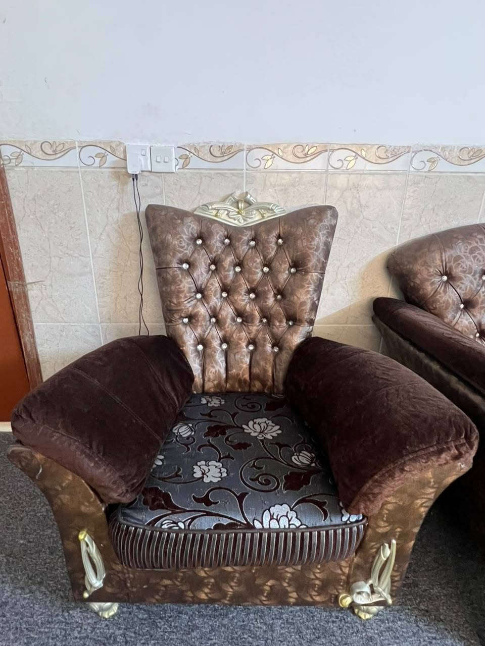 تاخم قەنەفە بۆ فڕۆشتن
تورکی
10 نەفەری
ئیسفەنجی هەر وەکوو خۆی ماون
 بەبێ بوونی دڕان
نرخ 150 هەزار 
***********
هەولێر
