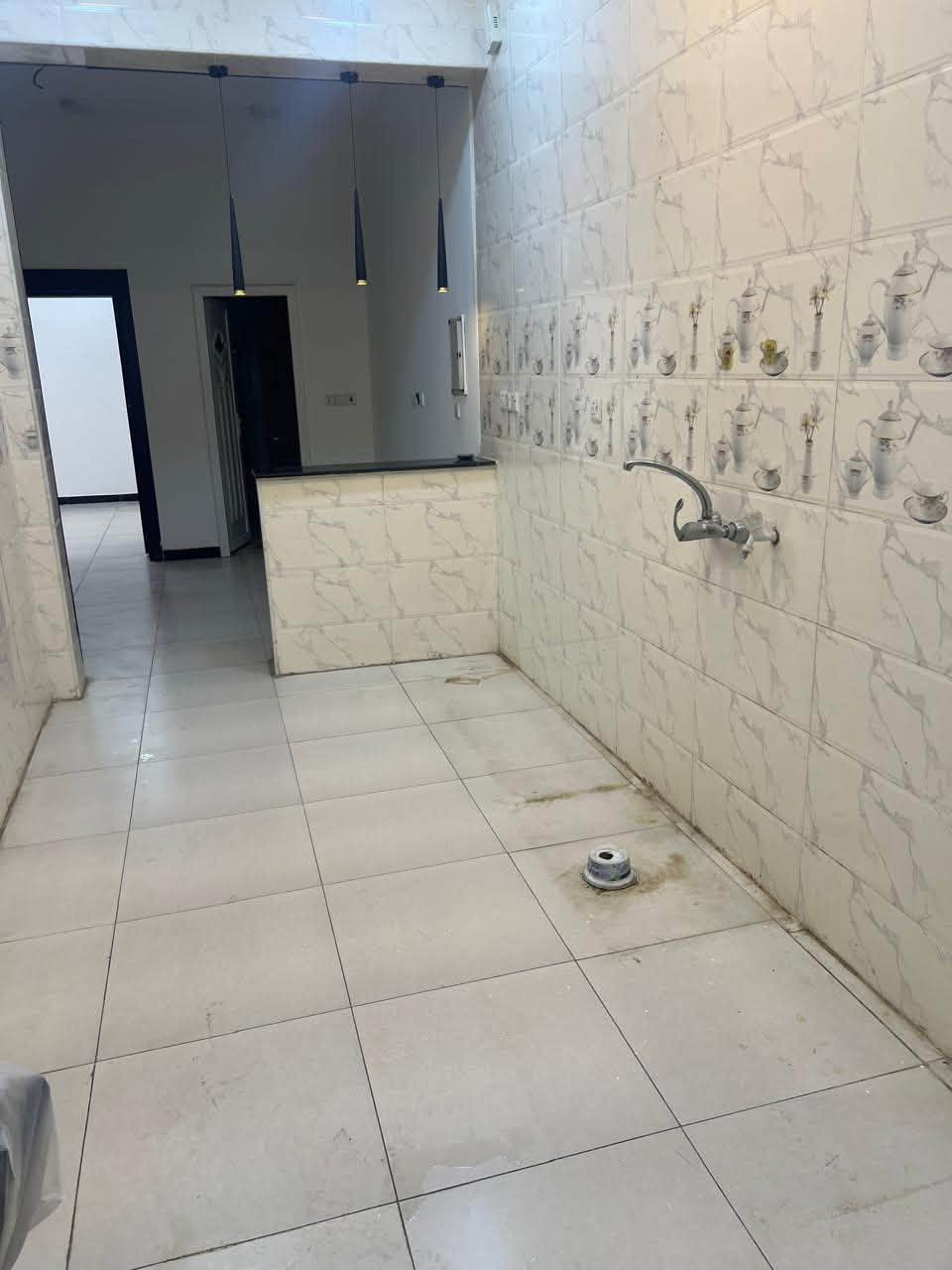 ـيـت للإيـجـار  ( طابق ارضي ) ( نضيف جداً )

_______________________________________
📍 مجمع السلطان الثالث - ثاني فرع من الشارع العام قريب جداً من السوق 
🔷مساحه 100m
🔷 غرف نوم (المساحة بالفديوا المنشور ) 
🔷 صاله (هول)
🔷مطبخ 
🔷خدمات صحيه  
  🔷حولي كبير 
🔷 السعر : 400  الف 
تصوير البيت بالمنشور 
بدون دلاليه
——————————————————
للاستفسار اكثر : *********** متوفر واتساب
