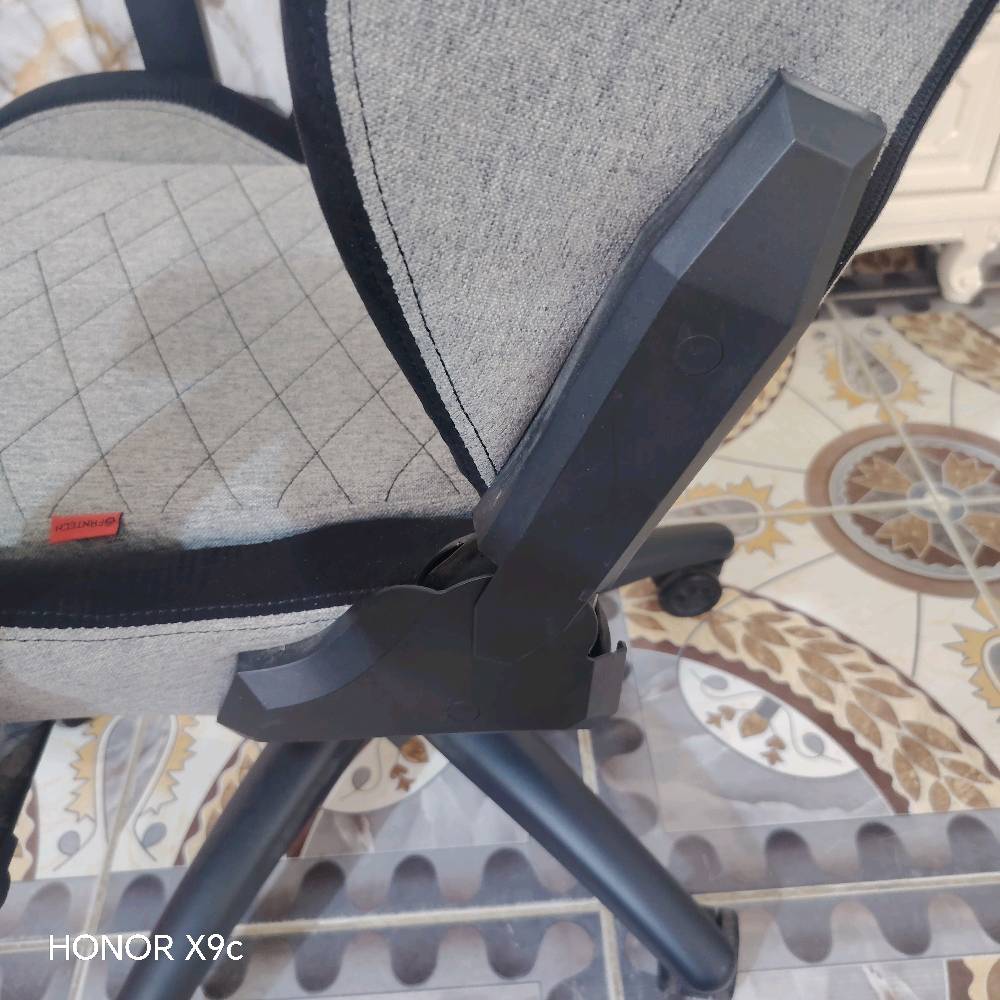 سلام عليكم يولد عدي كرسي فانتك اعلا فئة قماش اريد ابيعة سبب البيع بعت pc
سعرة بالموقع الرسمي 260.000
اني ابيع الك 190.000 ااستعمال 5اشهر ننضيف  كلش  والصور كدامكم ومخداتة موجودة وتوصيل عدي
يولد هاذة هاذا قماش مو قديفة يعني ماتعرك من تكعد علية فترات طويلة ومناسب للطوال
*********** اتصال أو وتساب