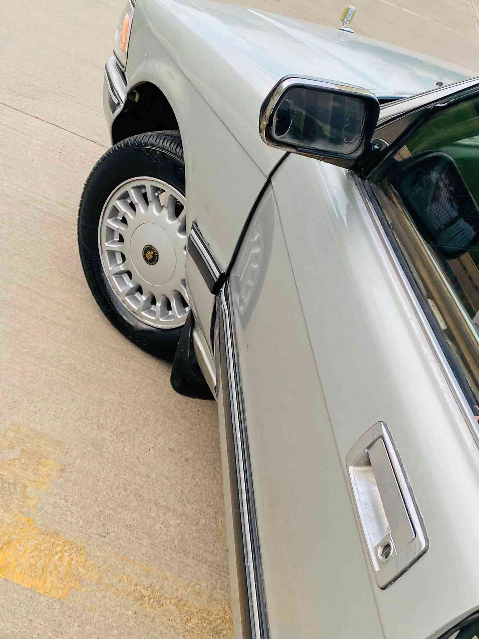 كراون صالون • موديل 90 • ٢٥٠٠ VVT