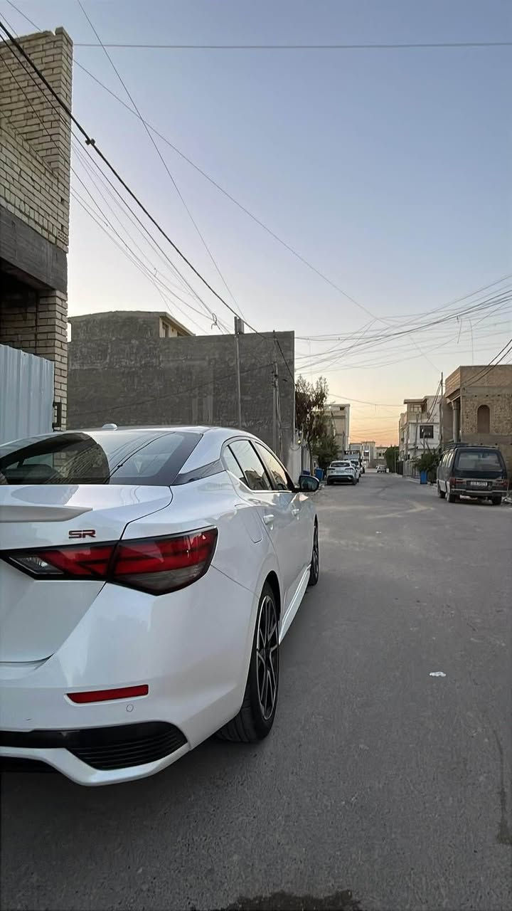 🚘 للبيع نيسان سنترا SR موديل 2024 — وارد أمريكي، فل مواصفات، بحالة ممتازة جداً

سيارة شبابية، اقتصادية، مريحة ومليئة بأنظمة الأمان والرفاهية، بلون أبيض أنيق وداخل أسود رياضي، جاهزة للاستخدام ولا تحتاج أي مصروف.

🔹 معلومات السيارة:

• النوع: Nissan Sentra
• الموديل: 2024
• الفئة: SR فل مواصفات
• المنشأ: وارد أمريكي
• المحرك: 4 سلندر سعة 2000 سي سي
• ناقل الحركة: أوتوماتيك
• اللون الخارجي: أبيض
• اللون الداخلي: أسود
• المقاعد: جلد
• المسافة المقطوعة: 21,000 ميل فقط
• رقم أربيل

🔧 حالة السيارة والحادث:

• حادث السيارة ضربة خفيفة بالجاملك الأيسر فقط
• السيارة بدون تبديل وبدون صبغ
• صبغ وكالة بالكامل
• الشاصي والأعمدة سليمة
• المكينة والجير والتبريد والتكييف بحالة ممتازة ومكفولة
• السيارة شغالة بالكامل، وجميع الأنظمة والمواصفات تعمل بصورة طبيعية
• السيارة جاهزة للفحص من أي جهة يختارها المشتري

✨ أبرز المواصفات:

• فتحة سقف كهربائية
• تشغيل عن بُعد
• تشغيل بصمة
• دخول ذكي بدون مفتاح
• شاشة وسطية
• كاميرات محيطية 360 درجة
• Apple CarPlay وAndroid Auto
• نظام صوت Bose
• تكييف أوتوماتيكي ثنائي المناطق
• مقاعد جلد رياضية
• تدفئة المقاعد الأمامية
• تدفئة الستيرن
• ستيرن جلد متعدد الوظائف
• جنوط SR رياضية أصلية قياس 18 إنج
• إضاءة LED
• مرايا جانبية كهربائية
• حساسات أمامية وخلفية
• فرامل يد إلكترونية
• نظام Auto Hold
• مثبت سرعة

🛡️ أنظمة الأمان والرادارات:

• رادارات أمان متكاملة
• رادار أمامي
• نظام التحذير ومنع الاصطدام الأمامي
• نظام مراقبة النقطة العمياء
• تنبيه الخروج عن المسار
• حساسات وكاميرات محيطية
• نظام مراقبة ضغط الإطارات
• أنظمة الثبات والسيطرة الإلكترونية
• جميع منظومات الأمان شغالة بالكامل

السيارة نظيفة جداً من الخارج والداخل، مواصفاتها عالية، قيادتها ناعمة واقتصادية بالوقود، ومناسبة للاستخدام اليومي والعائلي.

📍 مكان المعاينة: بغداد — الغزالية
💰 السعر المطلوب: ___16،000___ دولار
📞 للتواصل:***********
📞 للتواصل: ***********

المعاينة والفحص خير دليل، والتفاوض بالمعقول يكون بعد مشاهدة السيارة. بغداد, العراق
