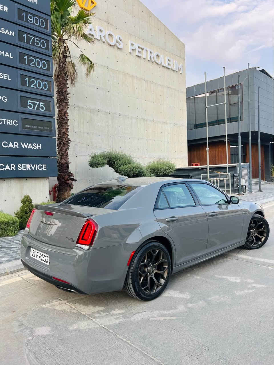 Chrysler 300S 2019 Gold Edition 
70.000 Mile✅
*********** 📞
کلایسلەر 2019. 300S   
فول فول مواصفات گۆڵد ئیدیشن
تەنها ٧٠ هەزار مایل ڕۆشتووە کلین تایتڵ
هەردوو بەصمەی شەریکەی ماوە مواصفات S
دەعامی بۆ دەعامی بێ بۆیاخ بێ سارد و شوخت
بەصمە شەغال پانۆراما کوشن هیتەر
کوشن جلد لایت زینۆن و لید
گێڕی سوکان دوگمەی سپۆرت شاشە گەورە
کامێرای دواوە تایە و ویل ٢٠ تەبرید مەرکەزی
سەماعە Alpine سوکان هیتەر
گێڕ و مەکینە بەشەرت  نەکراوەتەوە
سەنەوی و ژینگە  تا ٢٠٣١ تازەیە هەزە و بەرادی تازەیە
٤ تایە و ویلی بیلادی لۆک 
تەحویل و غرامە بەشەرتە بەناوی خۆمانەوەیە
ناونیشان سلێمانی *********** السليمانية, العراق
