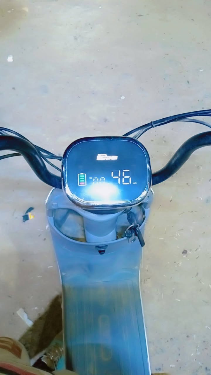 السلام عليكم دراجه شحن 🔋⚡ كامله مواصفات تمشي 46مع بايدر خفيف  مع نسختين اسويج مع شاحنه الدراجه نضيفه  
السعر 150
للستفسار ***********
