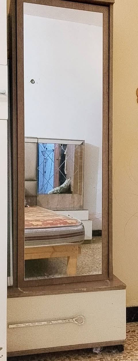 غرفة تركية للبيع سعرها 350 وبيها مجال تواصل عبر الواتساب فقط 7741004282
