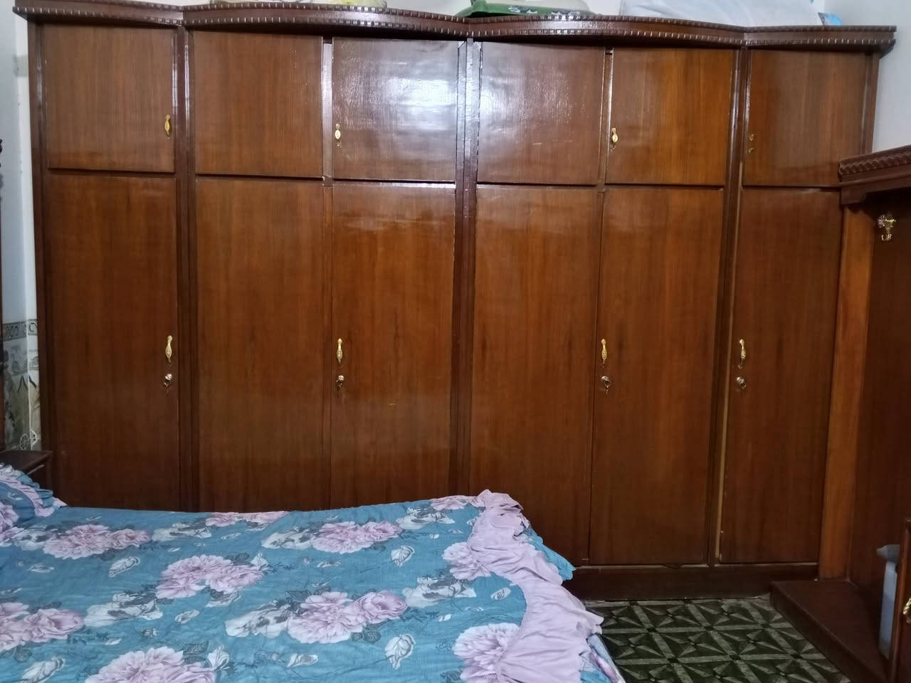 سلام عليكم عندي غرفه بيع مكان فلوجه شهابي سعر 550بيه مجال حك جيه وهذه رقمي ***********

