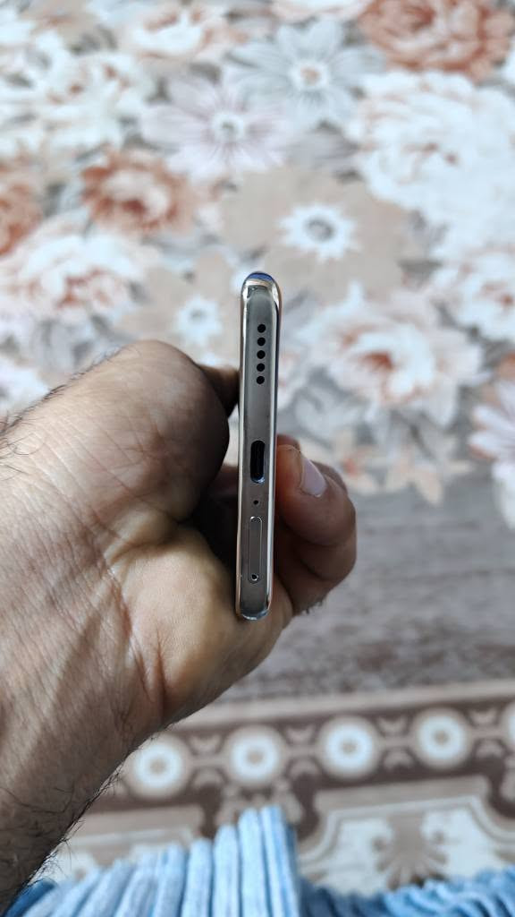 موبايل Honer X9C جهاز جديد نظيف 100% بس بي فطر زغير بالظهر للبيع ب 300 وبي مجال للاستفسار *********** عمارة, ميسان
