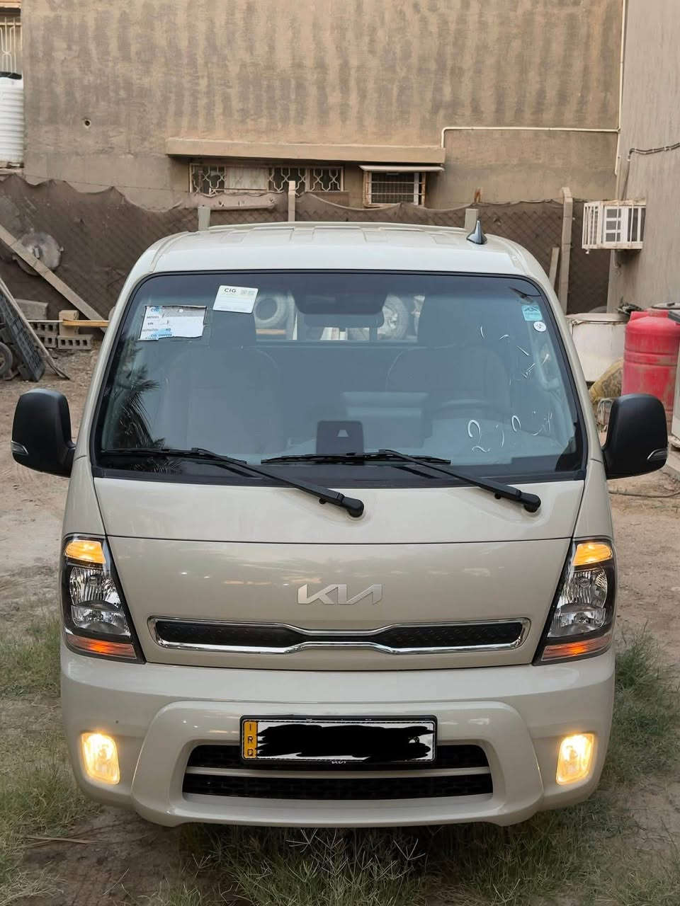 النوع والموديل : كيا بنكو 2024 وارد كوري
اللون: ذهبي

الممشى: 3000kmفي كوريا فقط

حالة السيارة : زيرو 

المحرك: 2500 تيربو غاز LPG 

ناقل الحركة: أوتوماتيك 

المواصفات :
1- بصمة 
2- شاشة كبيرة لمس تدعم ابل كار بلي واندرويد اوتو
3- بريك ABS
4- تراكشن كونترول 
5- تبريد شاشة
6- تحديد مسار وتحذير الخروج من المسار 
7- رادار وتوقف ذاتي وتحذير من التصادم
8- مثبت سرعة وفول تحكمات ستيرن
9- كشن تدفئة تبريد مع تدفئة بالمقود
10- لايت اوتو
11- مري شفط
12- انارة ترحيبيه
13- كامرات عدد ثنين خلفية 

مكان السيارة: بابل حله
السعر :220 وبي مجال بسيط 
للاستفسار اكثر: ***********
