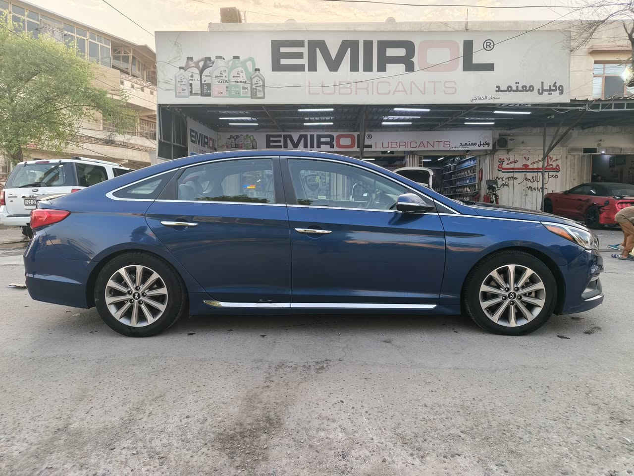 سوناتا ٢٠١٧ ليمتد لون ازرق
السلام عليكم سوناتا ٢٠١٧ ليمتد فول مواصفات ١/١ ب اسمي ماشية تقريبا ٩١ الف كيلو متر 
نقطة عمياء 
اشاير بالمري 
بصمه
تدفئة تبريد بالكشنات 
شاشة جبيرة كار بلي
تبريد قطعتين 
كشنات كهربائية 
وبعد بيها هواي مواصفات اليمتد المعروفة 
محرك ٢٤٠٠ gdi 
السيارة بيها حادث بأمريكا جاملغ امامي ايمن تصليح فقط 
وبالعراق الباب الامامي و الخلفي الايمن تصليح فقط ليس تبديل 
سيارة محركها جدآ نظيف مماشي بيها هواي  مبدل فقط بلكات قبل اسبوع 
رقمها بغداد 

السعر ١٣٠وبيها مجال ومكاني بغداد
***********
