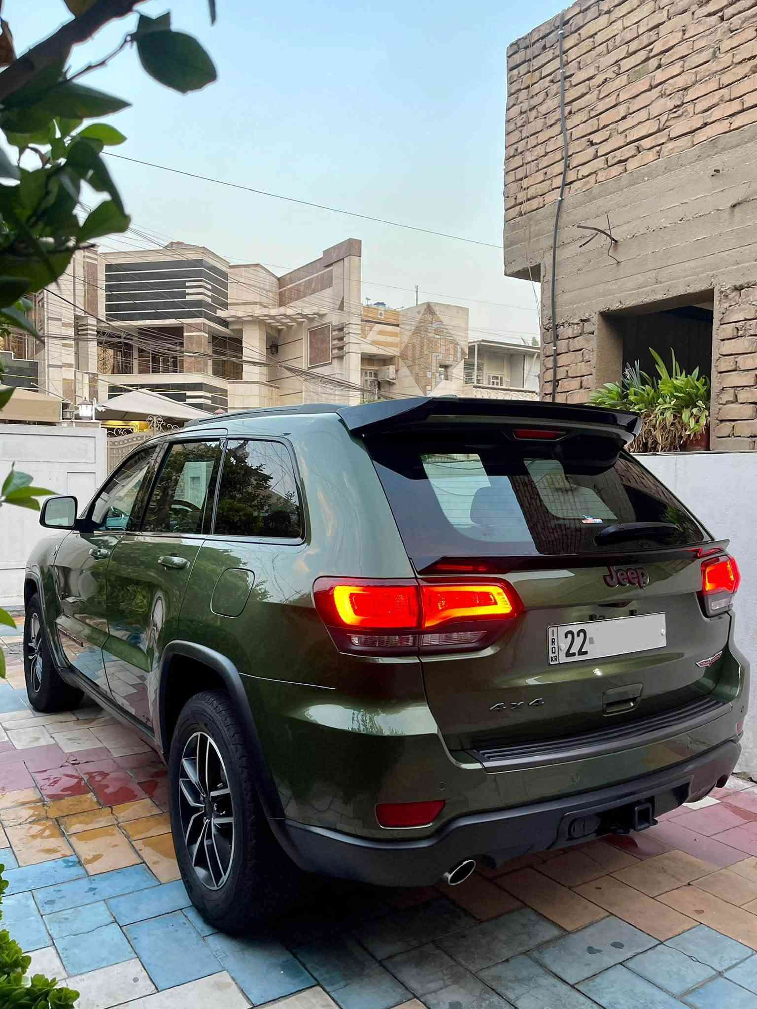 للبيع  | جيب موديل 2021 (وارد أمريكي) شبه كلين لون مميز ( زيتونه 💚 )
ترايل هوك فول الفول اعلى شي عدا الرادار الامامي فقط 
سيارة جاهزة من كلشي وما محتاجة أي مصاريف.
المواصفات:
 الفئة: فول مواصفات / بانوراما
 المحرك والكير: محرك وكير وحدادية بشرط 
 المقصورة: كشنات جلد (تدفئة وتبريد) + نظام خزن ذاكرة (موموري)
 المميزات: / جنطة كهربائية / إشارة ترحيب / قطعتين تبريد
الضرر والصبغ: السياره كفاله من الشخط والرصعه فقط بارد على كد اصبعين بقبق الجنطه 
 الضرر: جاملغ خفيف جداً 
 الصبغ: فقط جاملغ صبغ نص جهة السايق
الوراق والعنوان:
 السنوية والترقيم: باسمي، سنوية وأرقام جديدة ( رقم اربيل )
 المكان: بغداد
السعر والبيع:
 السعر: 255 ورقة ($25500) وبيه مجال للشراي الطيب
 البيع: بيع أو مراوس حسب القناعة
للتواصل والاستفسار:
 رقم الهاتف: ***********
