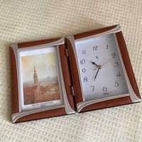 ساعه مميزة الاطار جلد والجانب الاخر تخلي بيها صورة  أجمل هدية 🎁 ممكن ت...