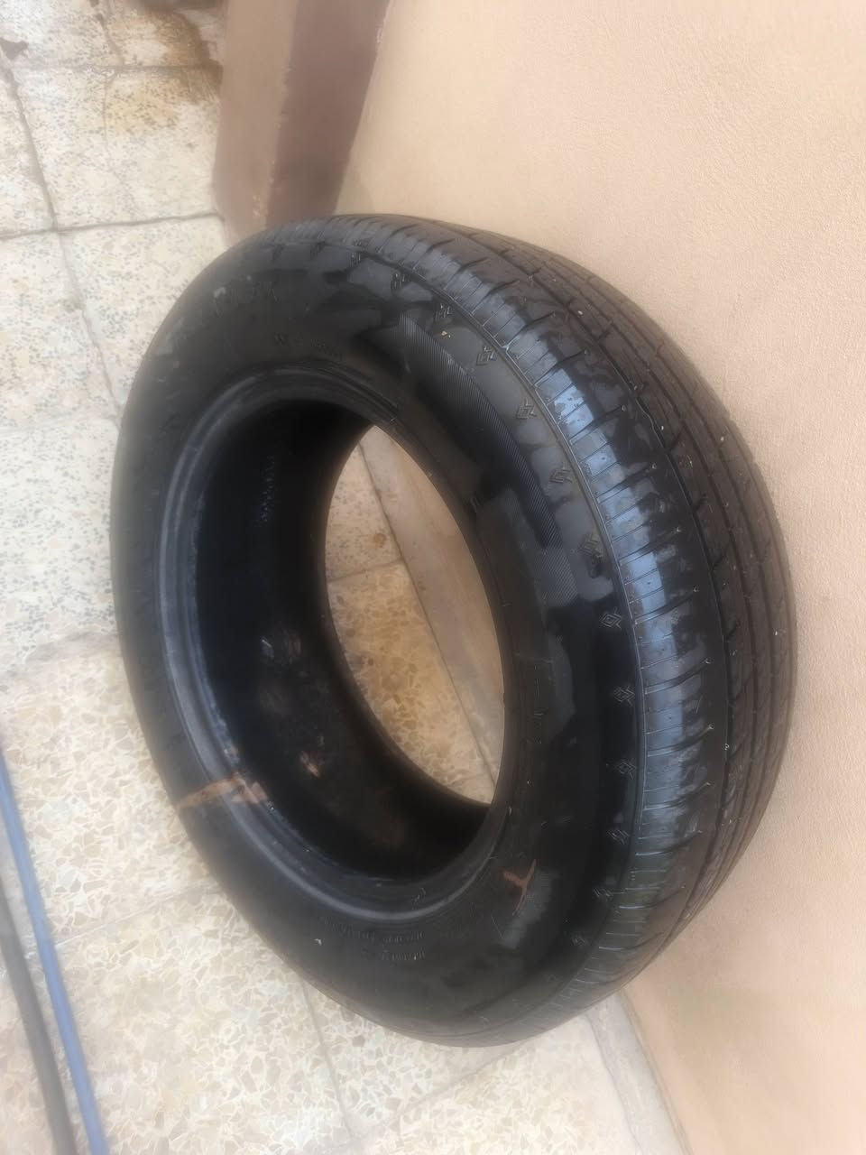 للبيع تاير حجم 16/235/60 مستخدمه السعر15 ألف عنوان رشيديه ***********
