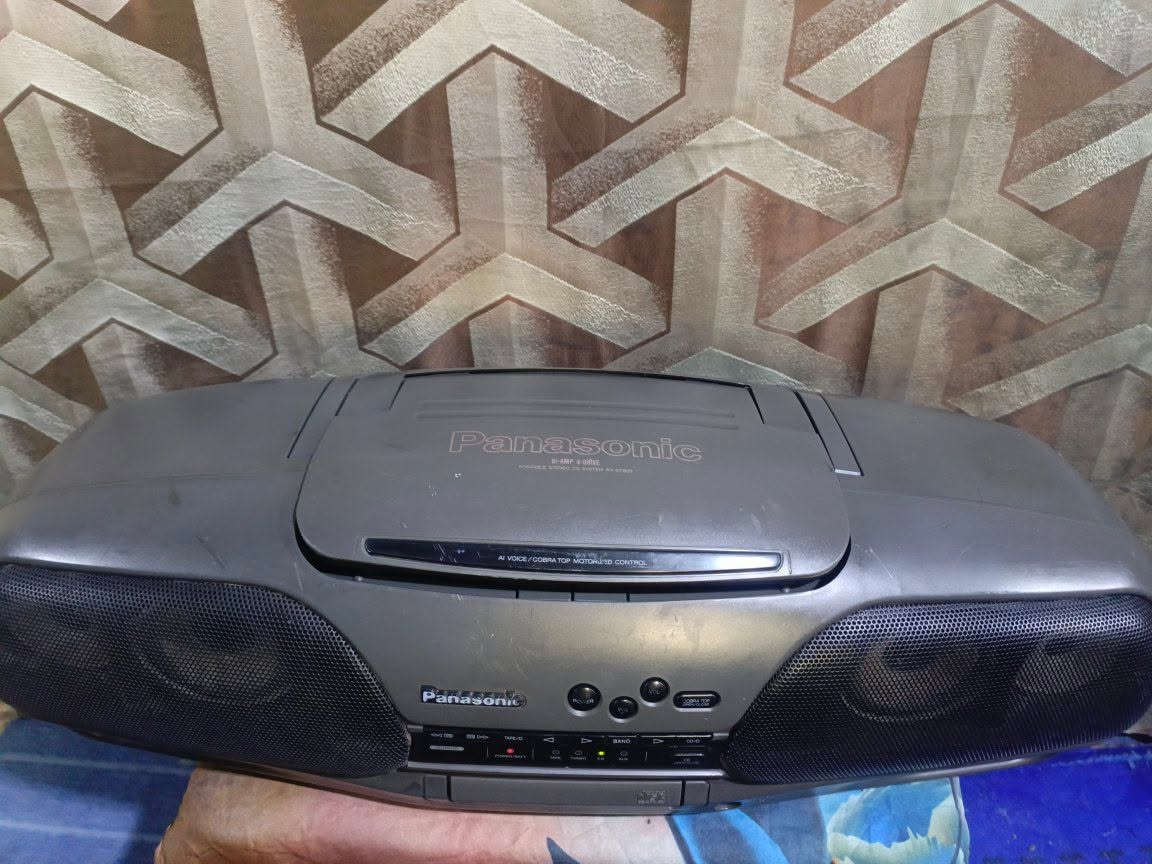 بيع 
جهاز مشترك راديو ومسجل+cd
بانسونك  دبل كاسيت RX.td909 ياباني اصلي 
سنه التصنيع 1987
كهرباء 220 بلاد ..
الجهاز بحاجه الى صيانه حاليا شغال كاسيت رقم 2 فقط ..والباقي يحتاج إلى صيانه وقوايش . شغال آواكس ..جدا نظيف بدون تصليح نهائيا بلاد على وضع الشركه 
للاستفسار *********** .. يوجد توصيل لكل المحافظات..السعر 60 الف شامل التوصيل
