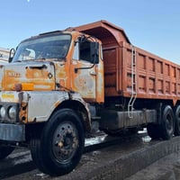 للبيع فالفو ٨٢ سعر ١٢ وبي مجال  ٠٧٧٣٥١٠١٥٥٩