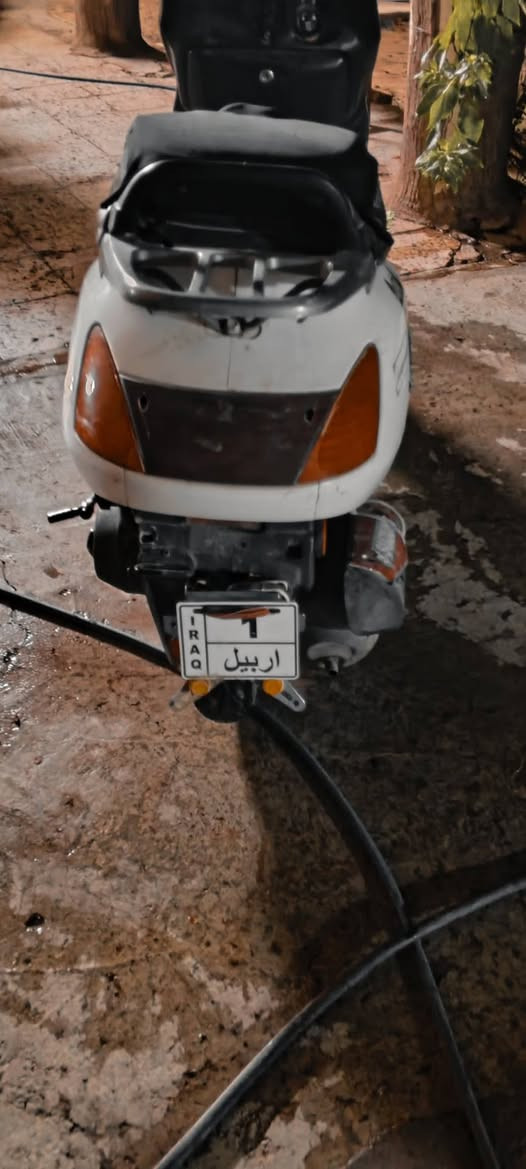 سلام عليكم دراجه ساوكي للبيع دراجه نضيفه شغاله سلف هندر شاير بك لاتات كله شغال بس سلف جان يشتغل و فجأه صارت بيي ونه سعر250وبيه مجال العنوان ديالى طريق الخالص منطقة لاسود
