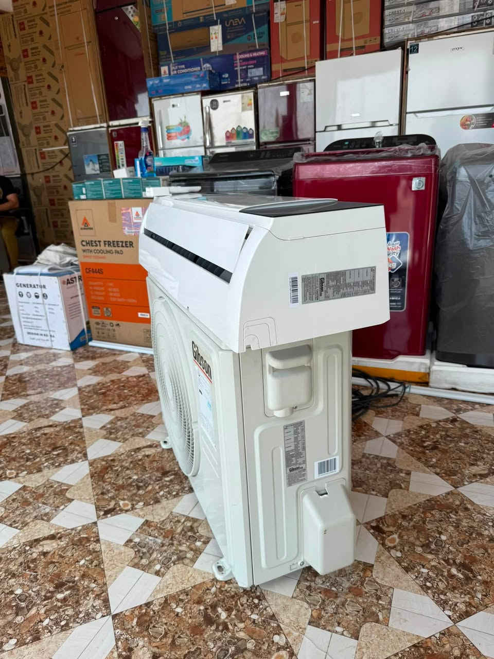 جبسون 2طن موديل حديث حجم ضخم غاز 410تبريد ثلج مشتغل قليل غاز مقفول خابرني وتدلل عنواني الرمادي شارع الجرايشي ***********
