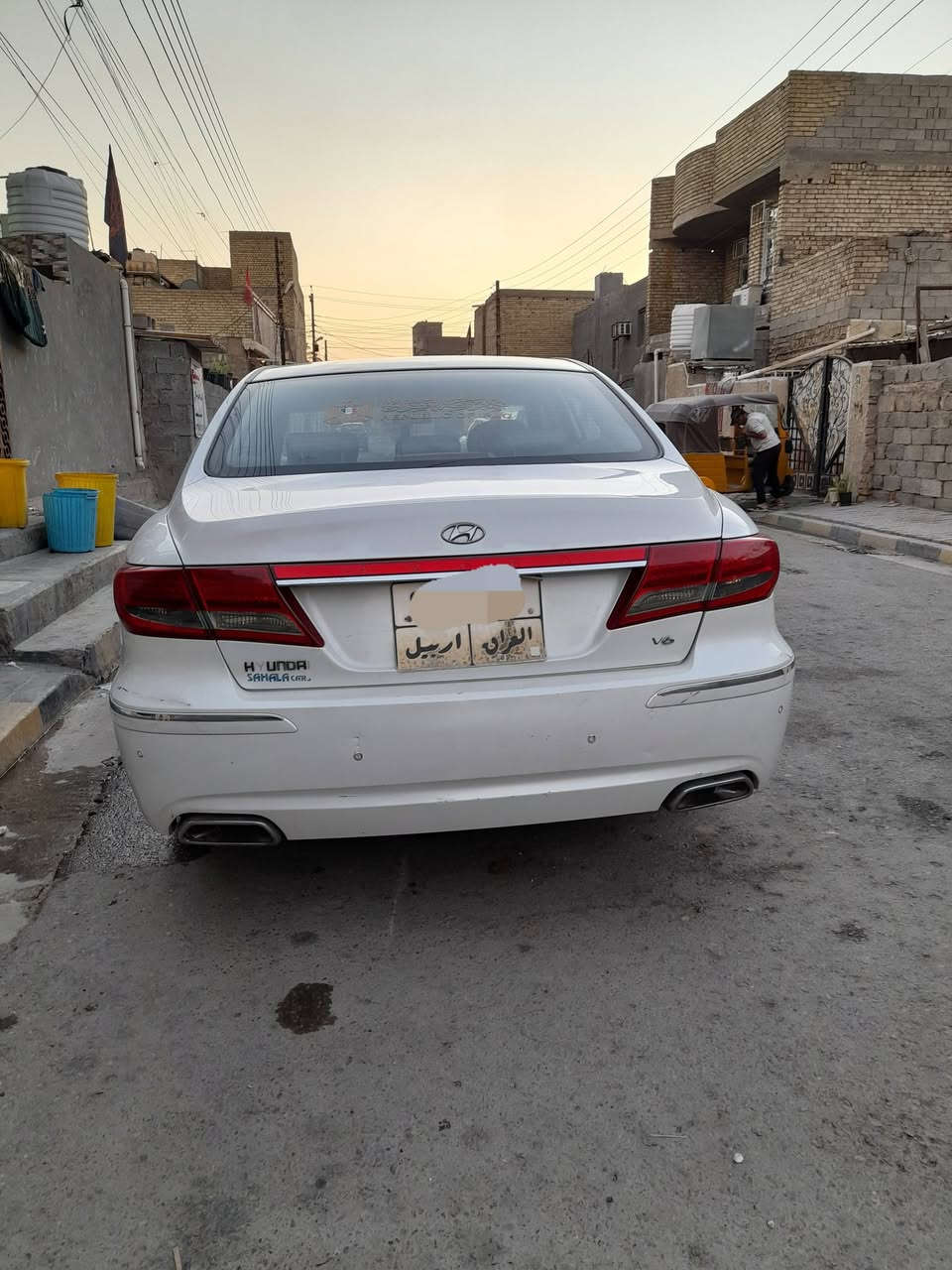 السلام عليكم
هونداي ازيرا موديل 2011 خليجي 
مكفوله من الصبغ بيهه بارد مكانات بسيطه 
تبريد ثلج تدفئه السياره جاهزه باتري جديد
فول مواصفات فتحه تحكم استيرن جهتين تبريد قطعتين السياره شاشه وكامره كله شغال
حجم المحرك 6 سلندر 2700 رقم اربيل عربي 
سعر السياره102 وبيها مجال للطيبين 
 عنوان السياره بغداد الحسينيه مال راشديه 
للاستفسار ***********
