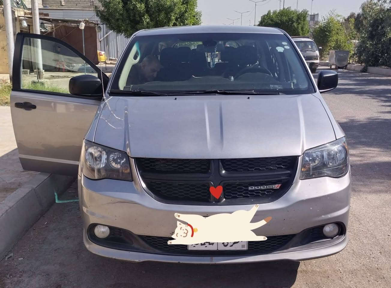 دوج كراند كرفان موديل 2019
أبواب كهربائية وصندوق كهربائي

شاشة كبيرة
گير  ومحرك 3500 مكفولات
تحكمات ستيرن

مثبت سرعة

تشغيل عن بعد

كشنات منفصلة vip

قطعتين تبريد

شاشة اعطال

حادثها فقط البنيد ومبدل هنا ثلاث قطع بلاديات والقطع الاصلية موجودة والسونار مرفق بالصور مع صور الحادث 

السعر 148 وبيها مجال

العنوان  ديالى بعقوبة ***********
