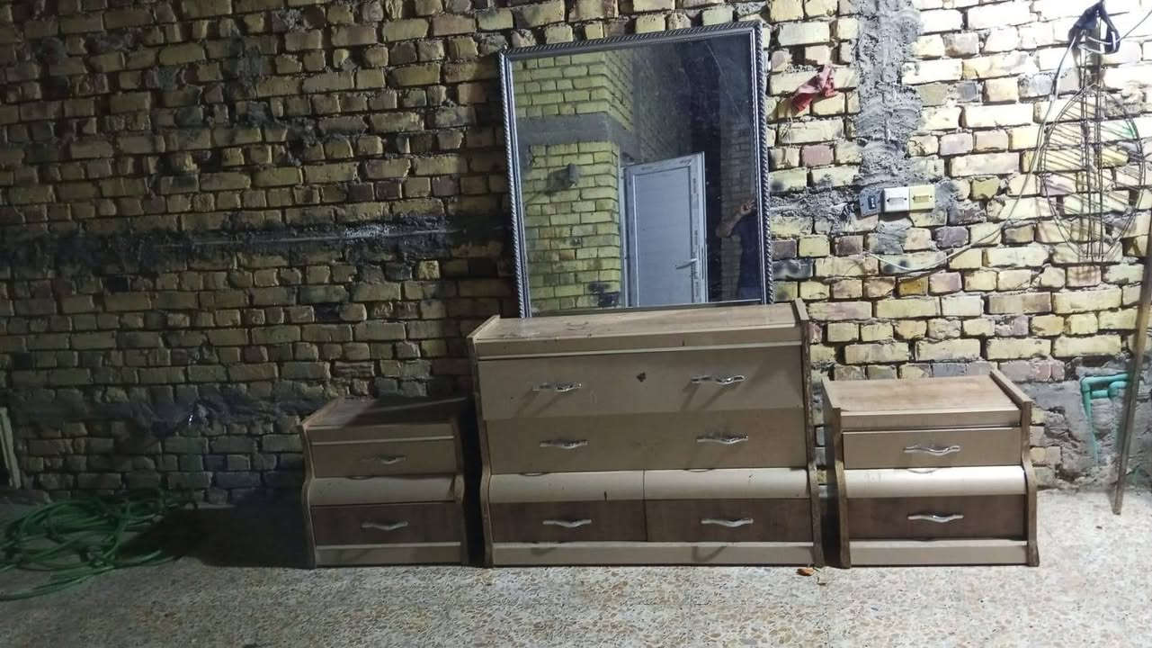 ميز تركي للبيع كوت الزهراء شارع المدارس ***********
