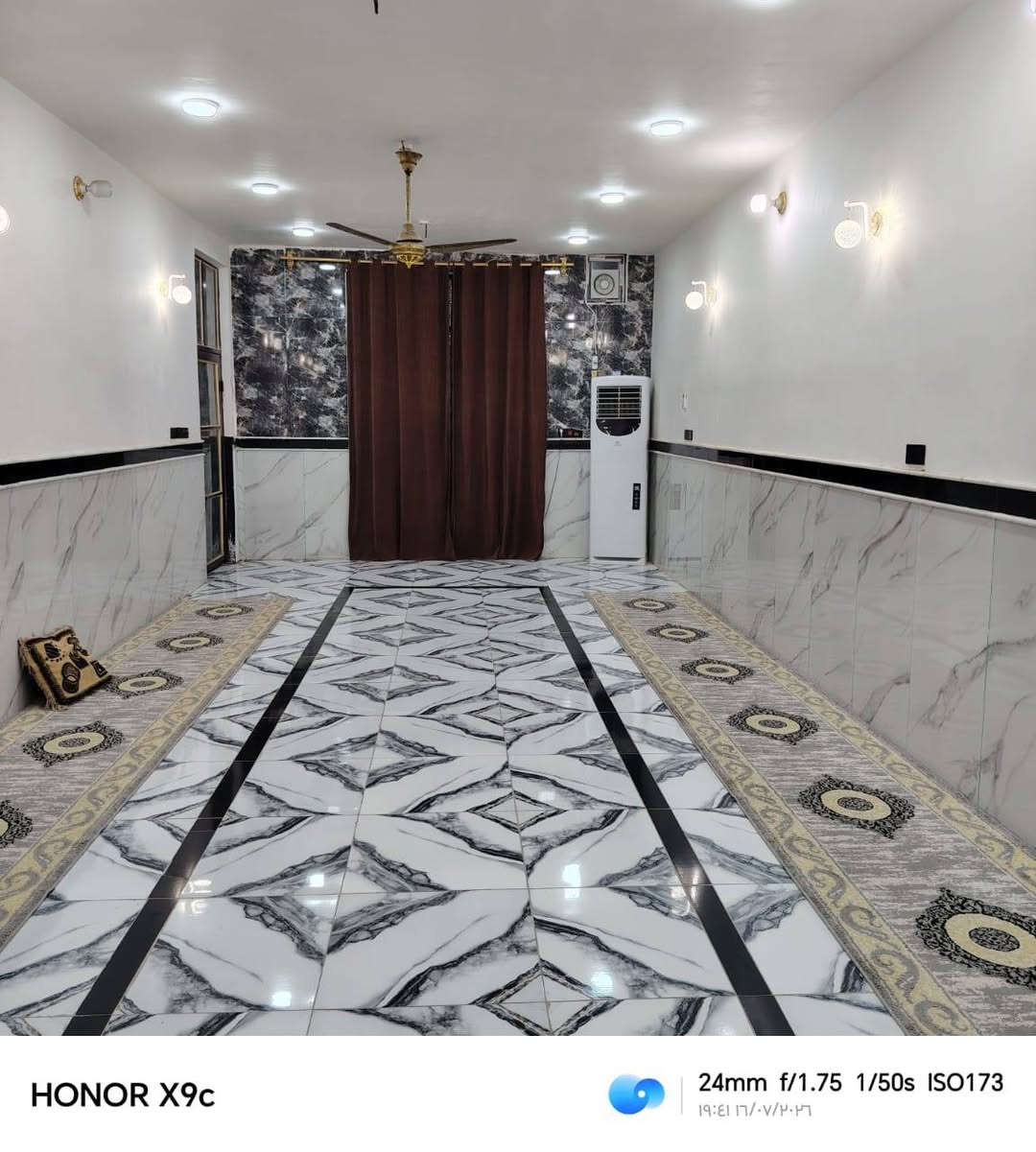 بيت للبيع مساحه 300يحتوي علا ثلاث قرف نوم وستقبال اصحيات داخل البيت وخارج بيت كامل شقل درجه وله بناء طابوك وصب كونكريت فوق وجوا لساس كله بورسلين وجدران سيراميك صطح مزفت سعر 75وبي مجال نجف عمود 134.جميع. لخدملت جاهزه ماء كهربا مولد ذهبي بيت جديد ونضيف وكامل 

لستفسار برقم ***********
