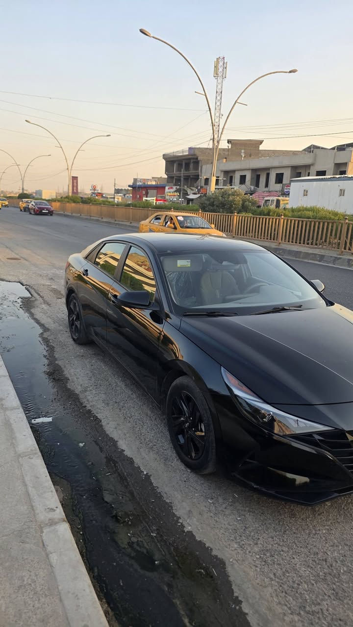 النترا ٢٠٢٣ امريكي
محرك ٢٠٠٠ دوش
ماشي ٥٧ الف حقيقي على ايدي
مواصفات السيارة
بصمة
رادار امامي
مانع انزلاق 
قيادة ذاتيه
كابون بانزين 
وبعد بيها هواي مواصفات ،فتحة سقف مابيها ..

ضرر قبغ صندوق فقط رقم الشاصي مرفق بالمنشور 
بيها ملاحظات ٢ ضربة ستوته معدل pdr اشوفك همة اذا ماشفتهم بالسونار ... ماعداها مكفول 

تعال ليش اكلك هاي السيارة ماتحتاج تصرف الف دينار 
لايتات زينون جديد والعاديات موجودين بالصندوك
دسكات جديد
طخم جديد
بطارية جديد
دهن محرك جديد
دهن كير جديد
بولش + نانون سيراميك جديد 
جام سيارة جديد بدلته علمود الهزة
حتى ماسحات جام جديد 
سنوية جديدة ٢٠٢٩ تسقط 
سيارة رقم دهوك تحويل مباشر ما اسوي وكالة 
واذا عليها غرامات كلها بذمتي 

سعرها راح يكون (١٣٩) وبيها مجال بسيط
متواجد عالفيس وتكدر تتصل.
***********

