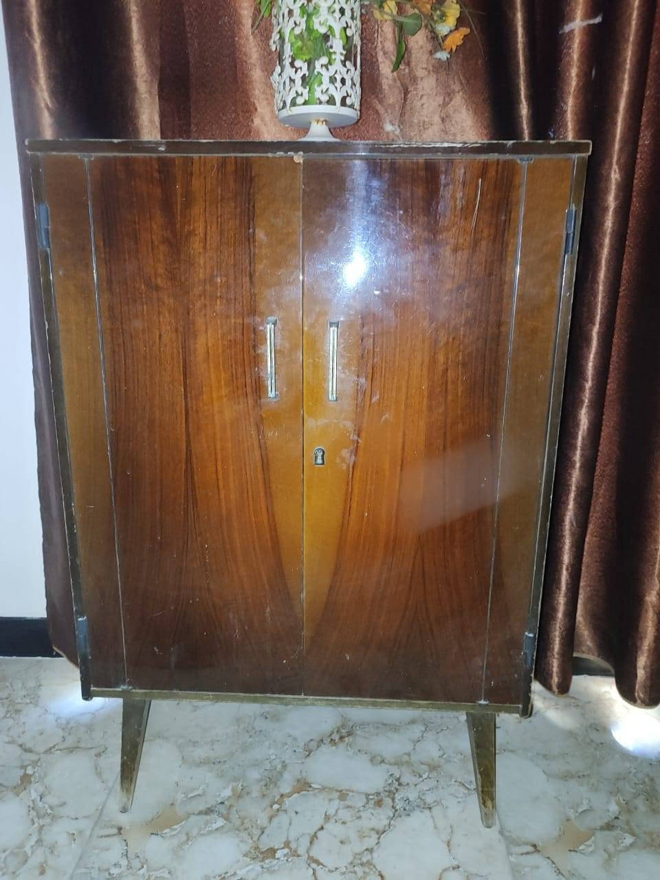 تلفزيون من جيل الخمسينات للبيع للاستفسار الاتصال على رقم ***********
