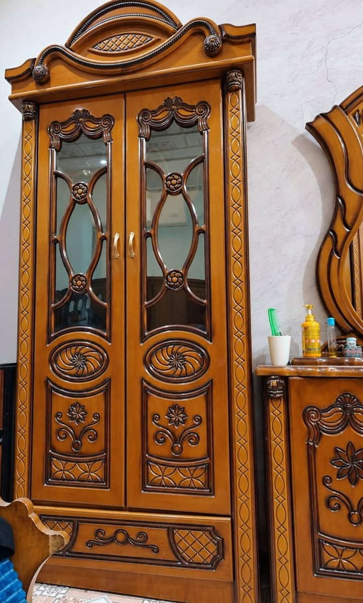 طقم غرفة نوم خشب – نجارة عراقية أصلية
طقم متكامل وبحالة جيدة جداً، خشب قوي وشغل يدوي عراقي، نقوش وتصميم كلاسيكي أنيق.
السعر 900 وبي مجال
العنوان : ناصريه سوق الشيوخ
للتواصل رصيد او واتساب (***********)
