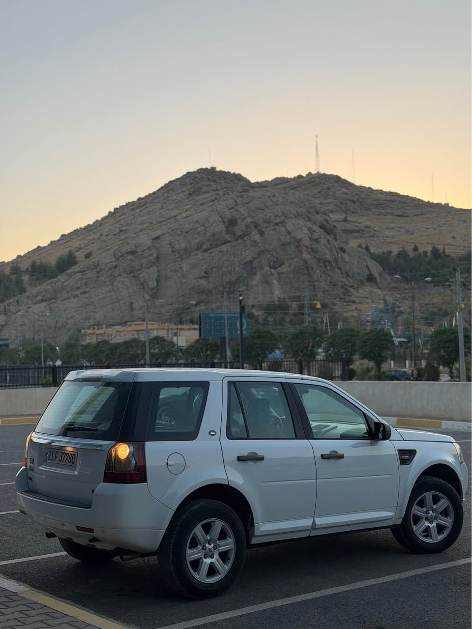 بسم اللّٰه الرحمن الرحيم
بەناوی خودای گەورە 
Land Rover 2012 
*********** 
***********
لاند ڕۆڤەر ٢٠١٢ 
سەیارەکە زۆر جوان و توند و تۆڵە گیر مەکینە کارەبای بەشەرت 
سەیارەکە بی بۆیاخە 
رەقەم سلیمانی بە شەرتی وەکالە و بەناو کردن 
ڤایبەر وەتس ئەپ 
***********
*********** السليمانية, العراق

