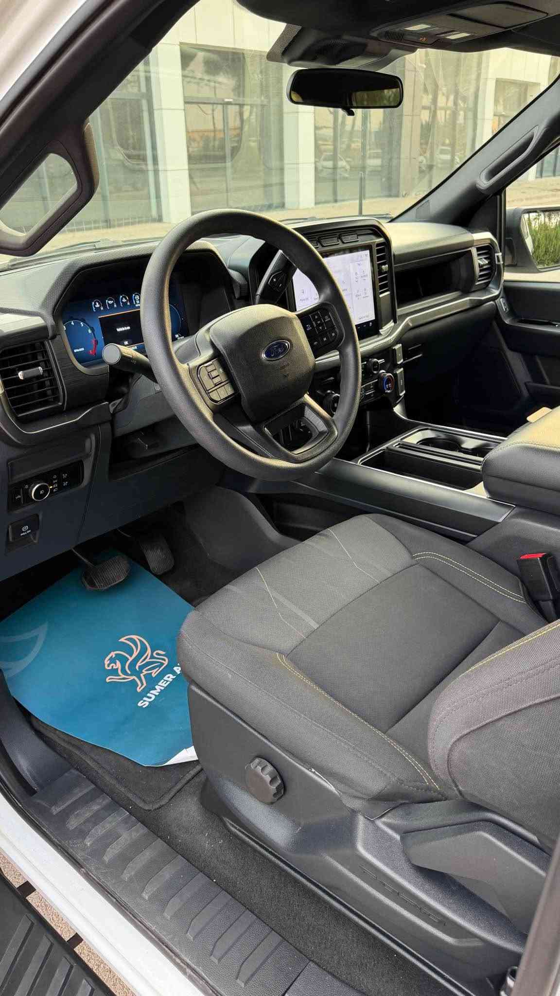 F-150 STX • ٢٠٢٥ • ٦٠٠٠ مايل