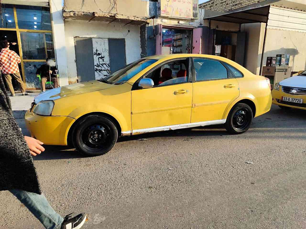 السلام عليكم السعر 28 وبيها مجال السيارة تخم تأير وايل جديد
مكينة جديدة  حديدية جديدة +سلف +باتري+دينامو+باور السيارة مرتبة بس عليها 1650 ميلون وستمية وخمسين السيارة مكفولة بيها معجون بالقمارة والبيان الباقي كفالة شوية بيها إبلاغ بدل ضائع باسمي ماشي بالمعاملة لحد الغرامات وكفت راعيها الشرعي بالعمارة مكاني بالمجر الكبير رقم الهاتف ***********
