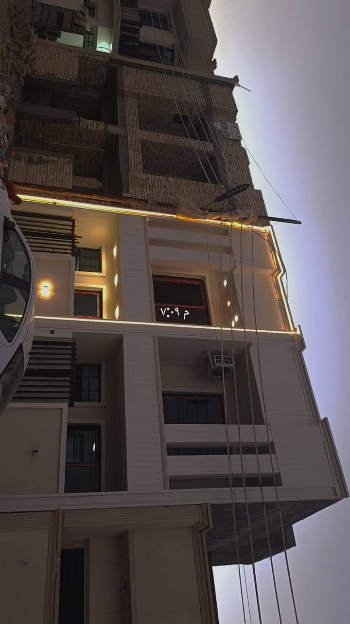 السلام عليكم 
للبيع بيت زيرو تحفه
بسعر مناسب بأسمي تنازل شركه
شبابيك المنيوم سلايت 
أبواب صاج تركي
 
غرفتين واسعه  ٤.٥ متر
مطبخ كبير ٦ متر
استقبال واسعه ٤.٥ متر
بيتونه كبيره 
بواري سبلت تقطير و ستلايت دفن
٥٠ متر 
الدوره خلف أفران الزيتون 
٥ دقايق عن الطابقين 
تبليط ماء كهرباء نت لباب البيت 
للأستفسار خاص او واتس ***********
