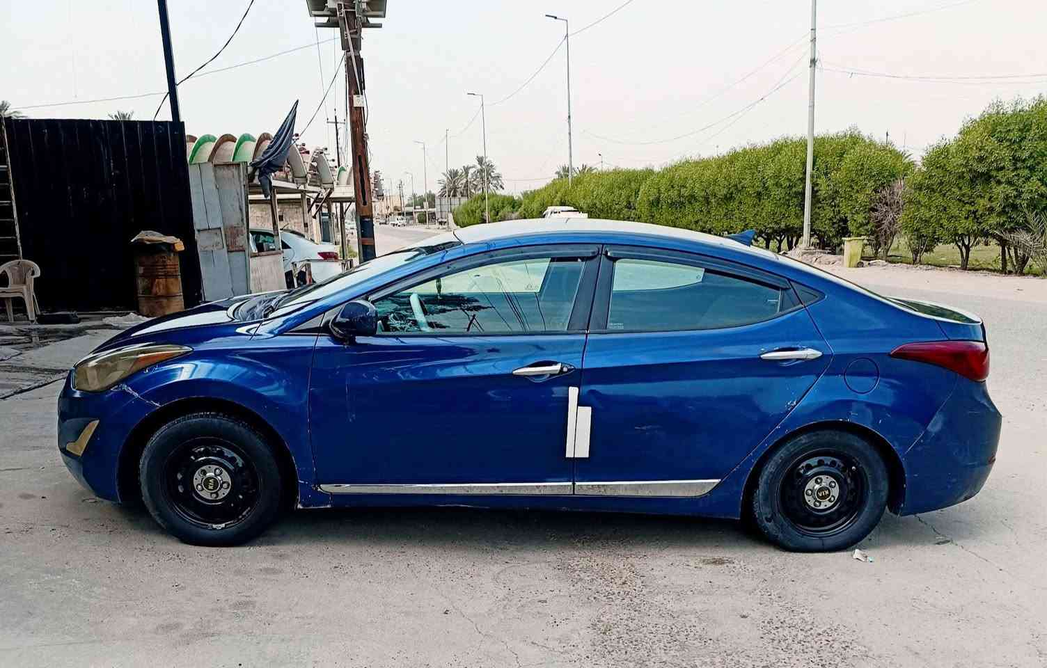 السلام عليكم ورحمه الله النترى15  أمريكي بيه حزام صبغ مكينه 2000دوش ب90وبيه مجال رقم نجف سنويه وهزه جديده ماعيزه كلشي سياره خير من الله  واتساب او نتصال ***********
