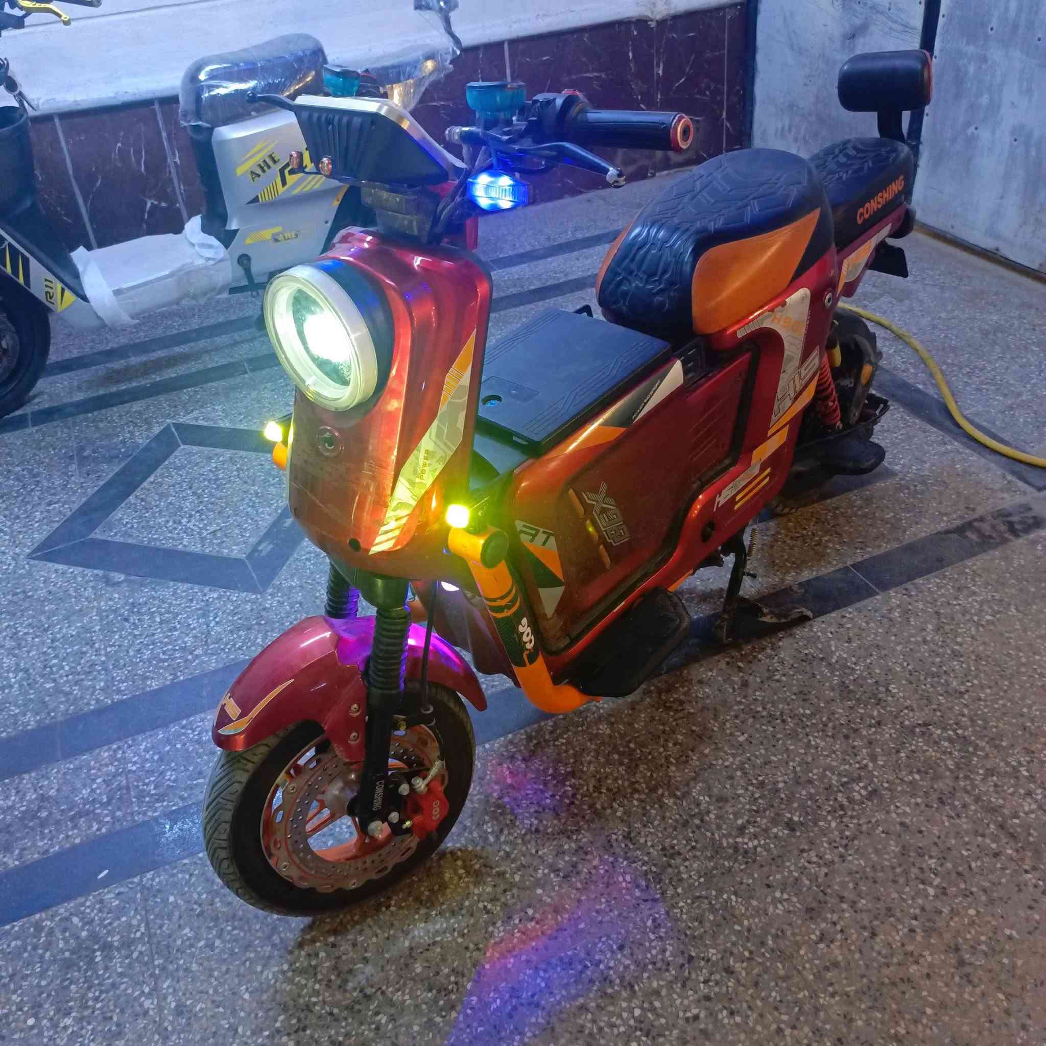 دراجة شحن إكس 900شغاله من كلشي سعر 350وبيهه مجال لشراي العنوان أبو الخصيب حمدان وهذا رقمي ***********
