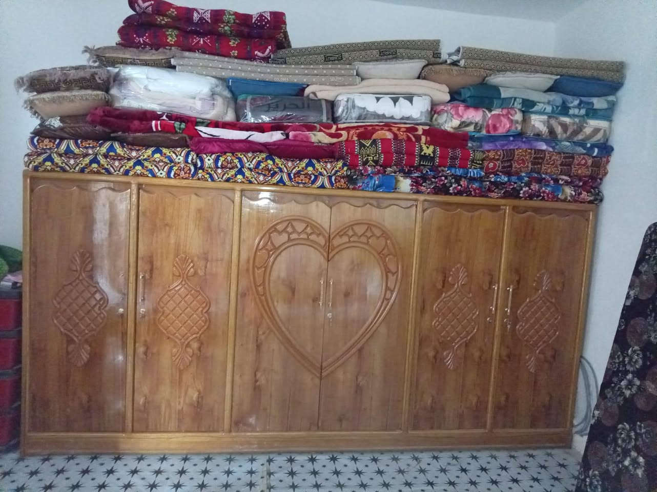السلام عليكم بوفيه تسجام ست بيبان الطول ثلاثه ونص تسقام المشخاب المكان النجف ***********
