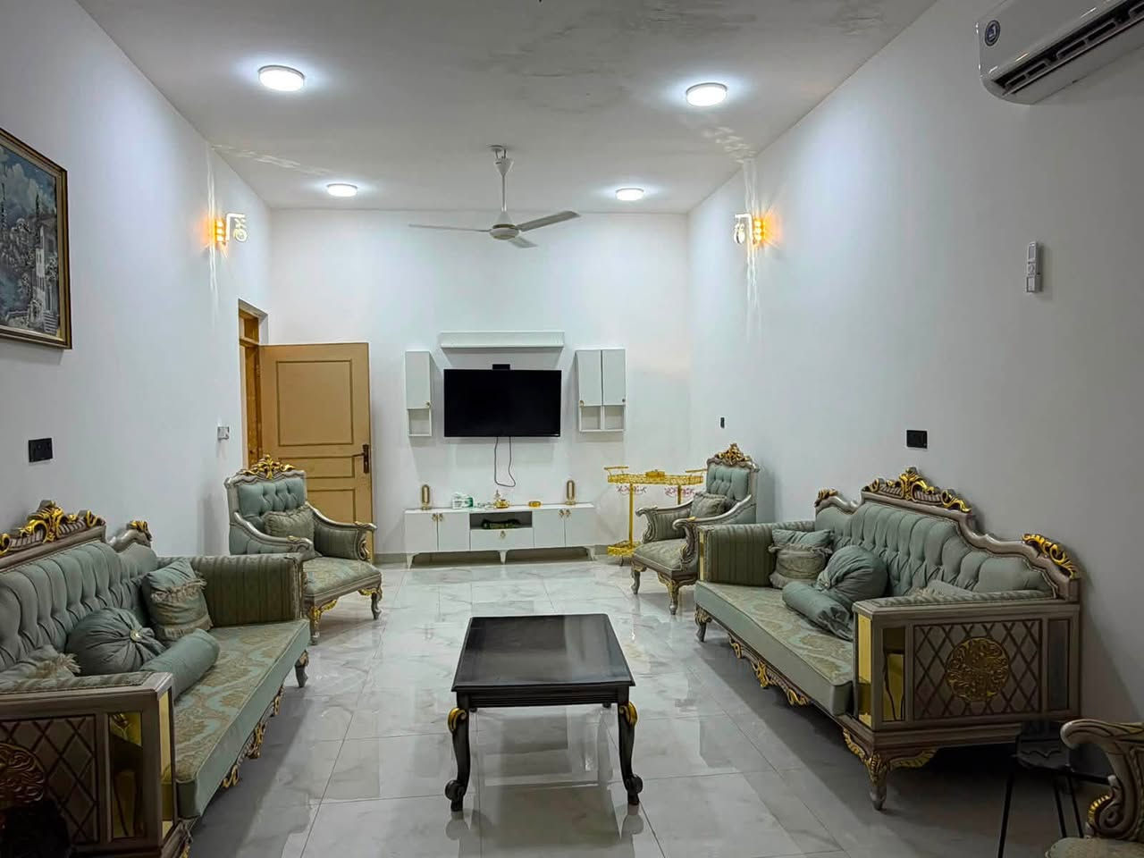 سلام عليكم
بيت للبيع المساحه 260 متر 
طابق واحد الموقع الانبار الرمادي كورنيش التأميم سنت البناء 2025 
زراعي سند 25 
غرفتين صاله استقبال مطبخ مناور 2 صحيات 2 طرمه حديقه 
السعر ١٥٥ مليون قابل للتفاوظ  
*********** اتصال ع هذا الرقم
