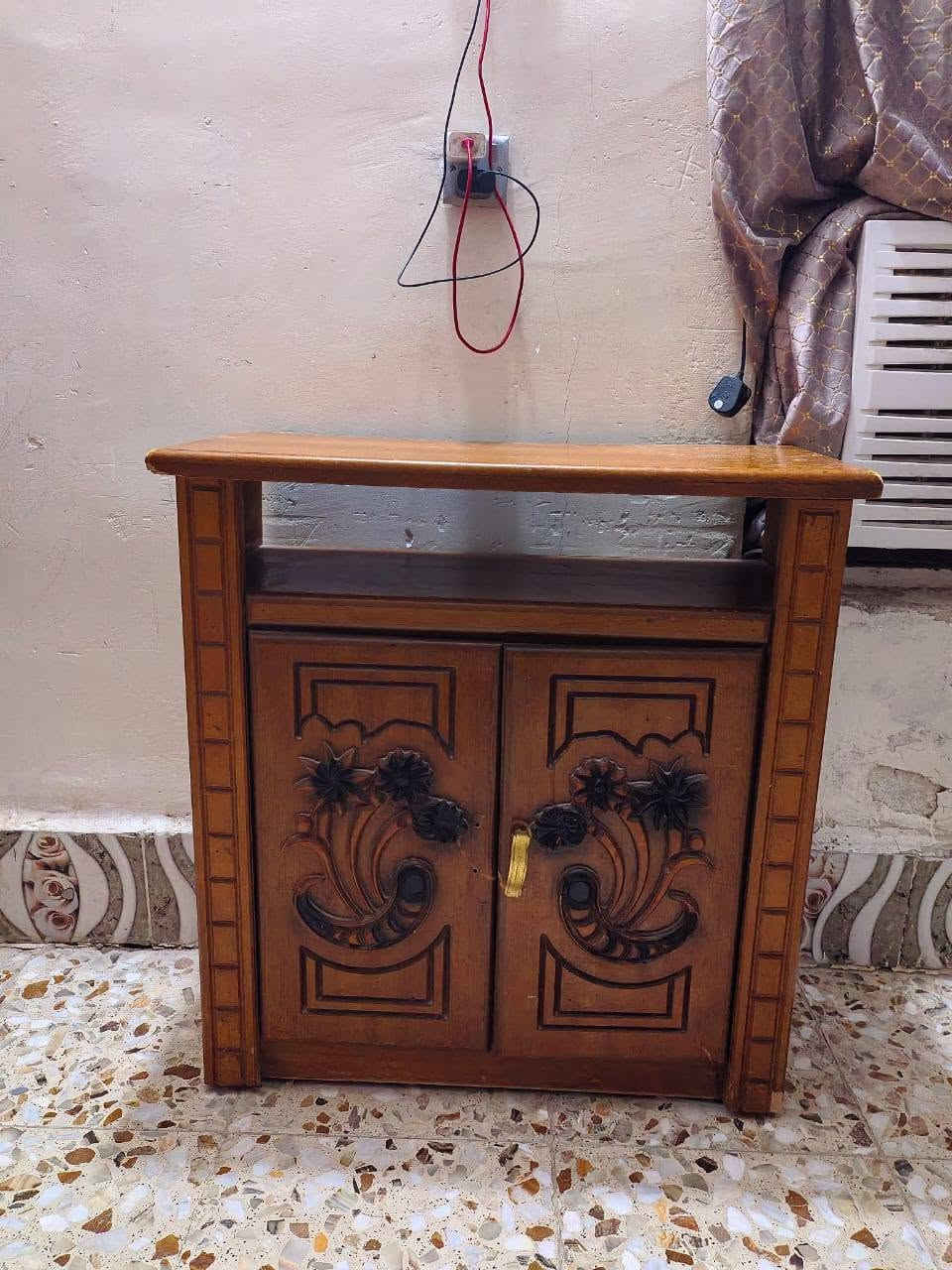 غرفه اخشاب • مستعمله • حالة جيدة