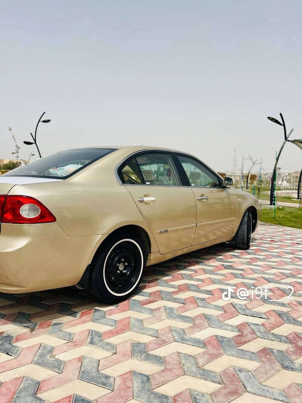 اوبتيما 2008 خليجي بيه طخة بالبك لايت الأيسر والباقي مكفول كير ومحرك وحدادية وتاير جديد وبيه جراد بالإمارة بسيط سنويه 2028 شهر الرابع  صاحبه يريد تحويل  مكان السيارة ذي قار الشطرة السعر 86 وبيه مجال بسيط 
رقم الموبايل ***********
