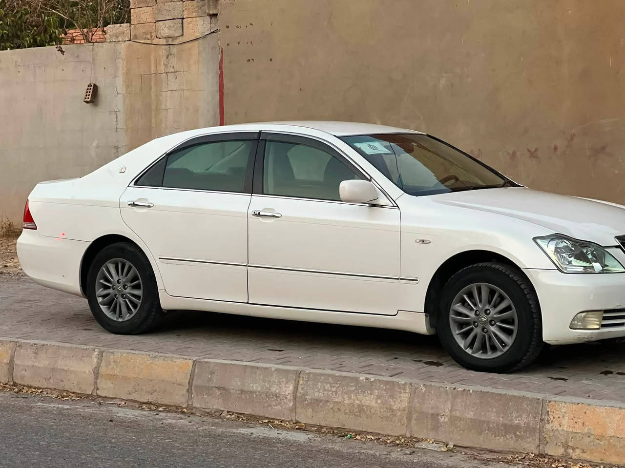براوة ٢٠٠٥
١٨٢ ناوزةرد شاشة كاميرا 
١٠٠ هةزار رؤشتوة لؤكة
كؤديي نيية ريك بيكة ناوي خؤتةوة
٤٧ مةجاليشي تياية
***********
