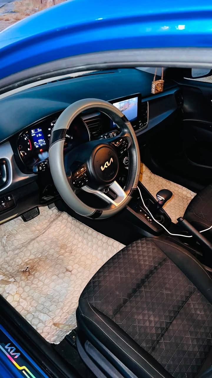 Kia Rio 2023 
كيا ريو 2023 
الممشى : 25 الف ميل 
الضرر : جاملغ تبديل بجم كبس صندوك كبس 

مواصفات النص فول 
مثبت سرعه 
ابل كار بلي 
اندرويد اوتو 
السياره نظيفه حيل على ايدي من جت من امريكا 
تاخذ السياره ما بيها برغي نقص 
السعر 128 وبيها مجال بسيط 
للتواصل ***********

