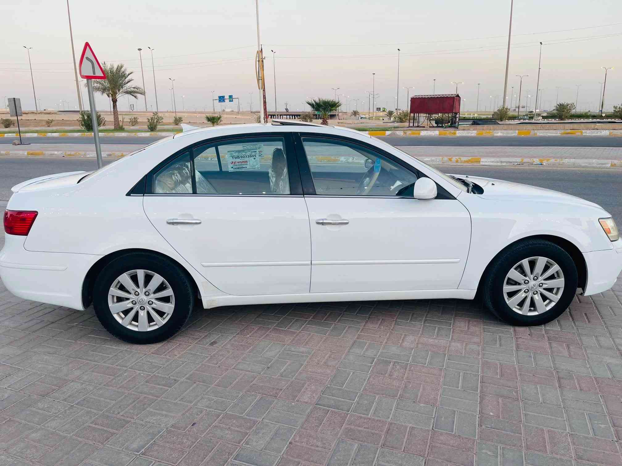 تحية طيبة
السلام عليكم 
للبيع سوناتا موديل 2009 
رقم بغداد تحويل مباشر 
وارد امريكي كلين بدون حادث ليبل واحد 
 فول مواصفات 
فتحه سقف 
كشن كهرباء 
تحكم ستيرن 
حساس خلفي كامره خلفيه يدات نيكل يعني السياره فول الفول 
كير محرك كفاله لاتبخير ولاتنقيص ع بلاد 
صدر امامي خلفي جاهز 
تخم تاير 
تبريد ثلج 
ويل لمتد يعني السياره جاهزه وخير من الله برغي مابيه نقص 
 ادامه كامله 
السياره بيه الخلفي وقبق الجنطه من فوك مصبوغات اثر تكشير وشرط الفحص لغود شواصي تكم حوض كفاله دكه جاحوج مابيه والك الفحص 

السعر المطلوب 117 وبيه مجال حك الجيه 
الاستفسار الاتصال 
***********
***********

 مكان السياره فلوجه

